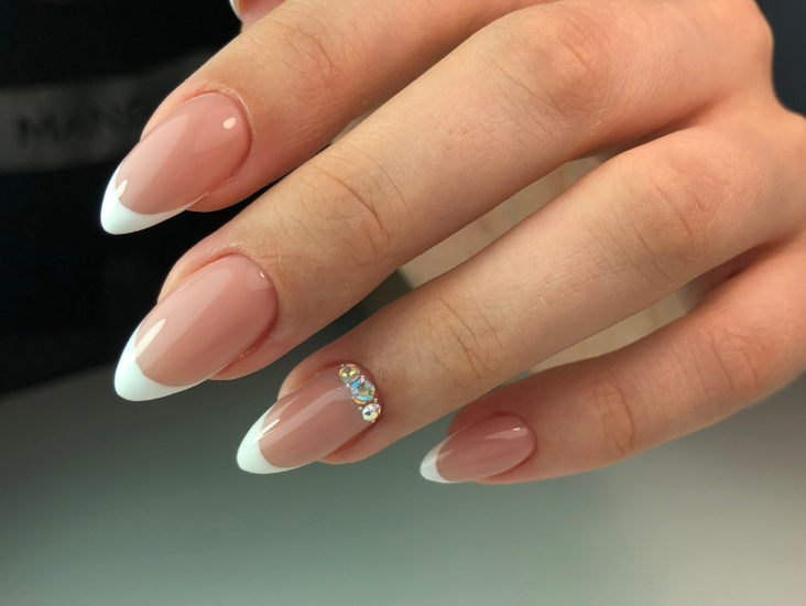 6 Best Nude Nail Shades for Office Professionals
